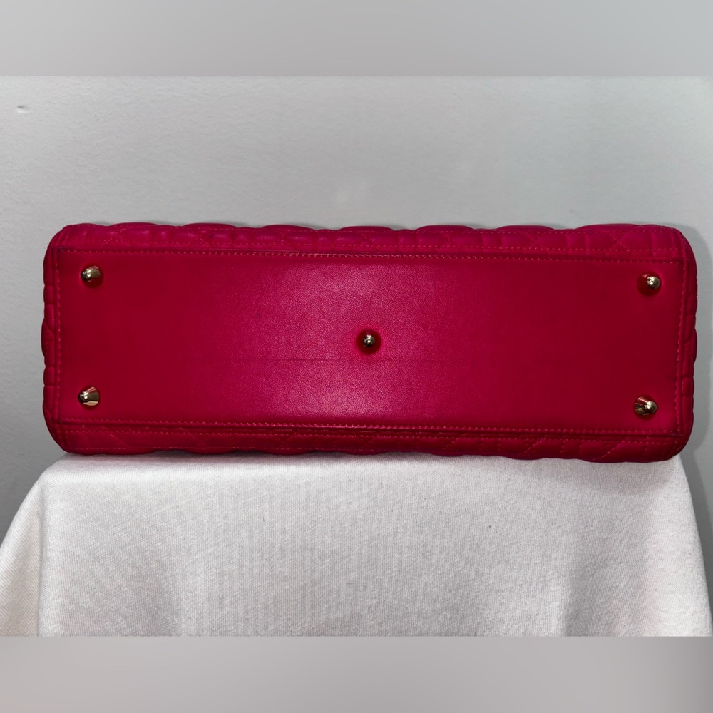 Barbie pink lady Christian Dior large cannage lambskin bag with feet on bottom - Picture 6 of 6